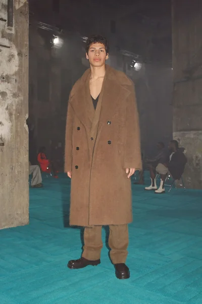 Look 32